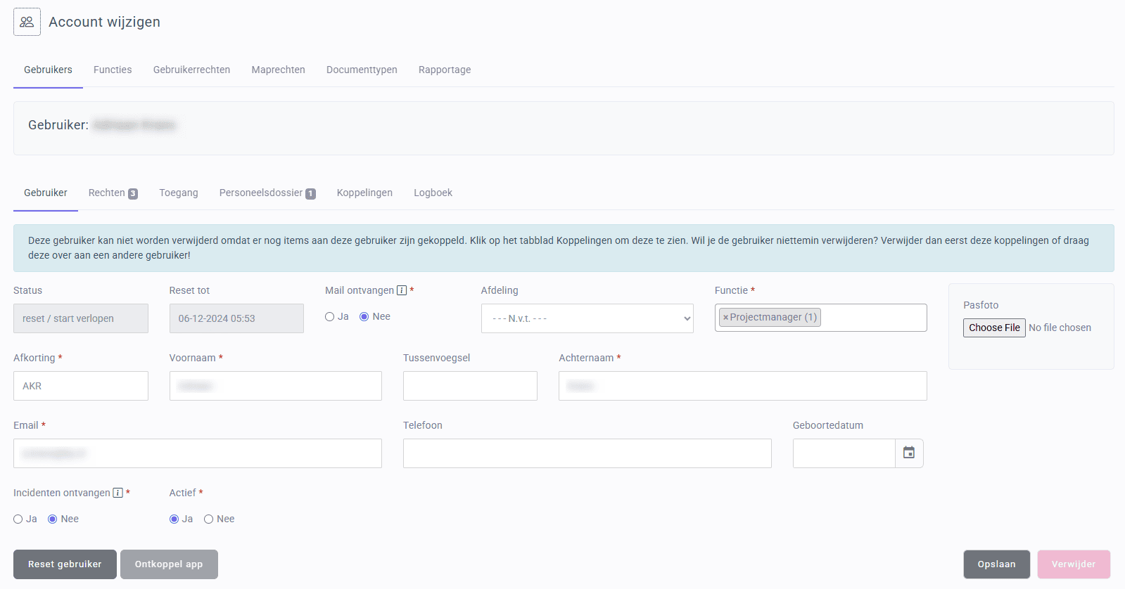 Account wijzigen: formulier van een gebruiker met onder meer functie, afdeling, e-mail en de knoppen Opslaan en Verwijder